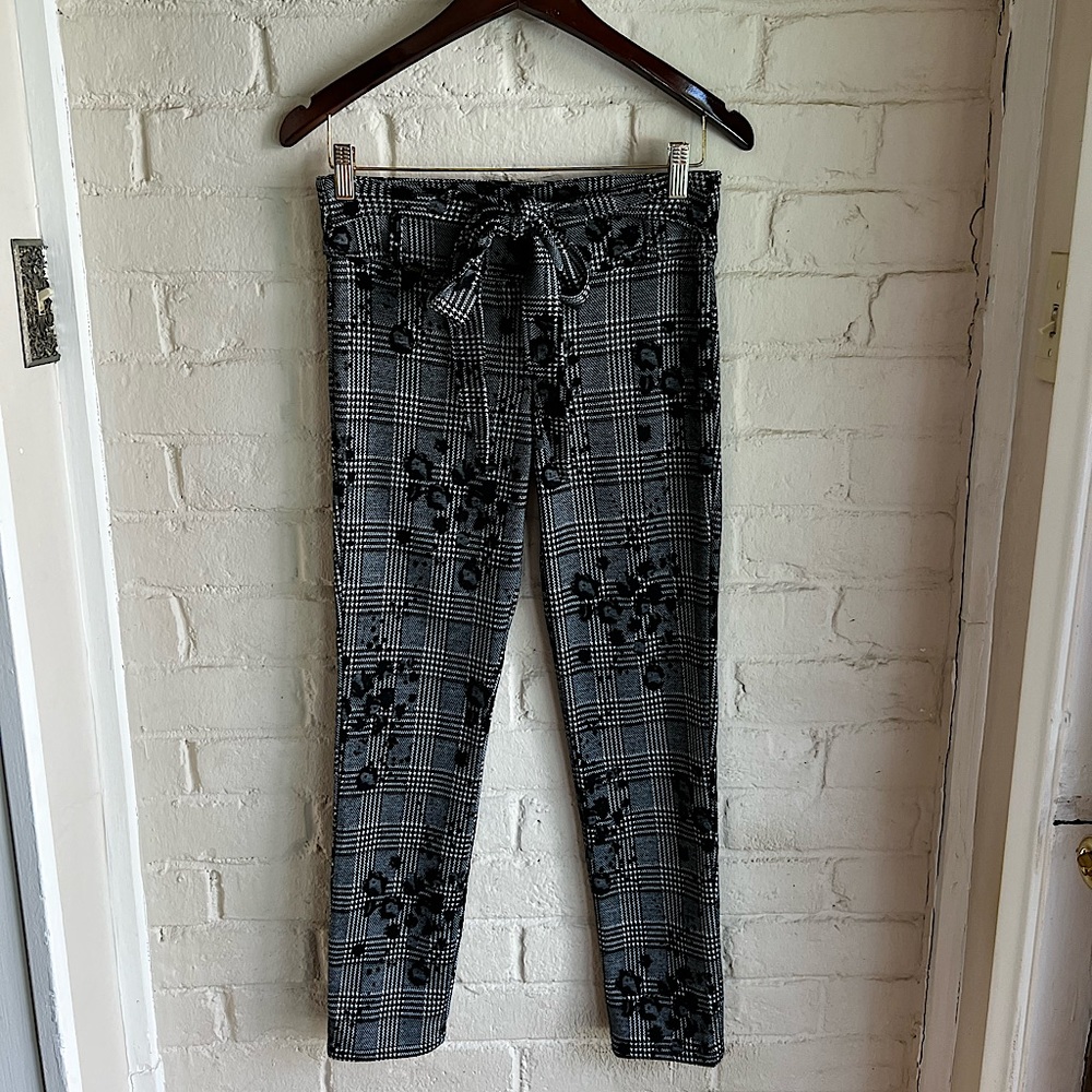 Juancas size large black and white floral print plaid trouser pants